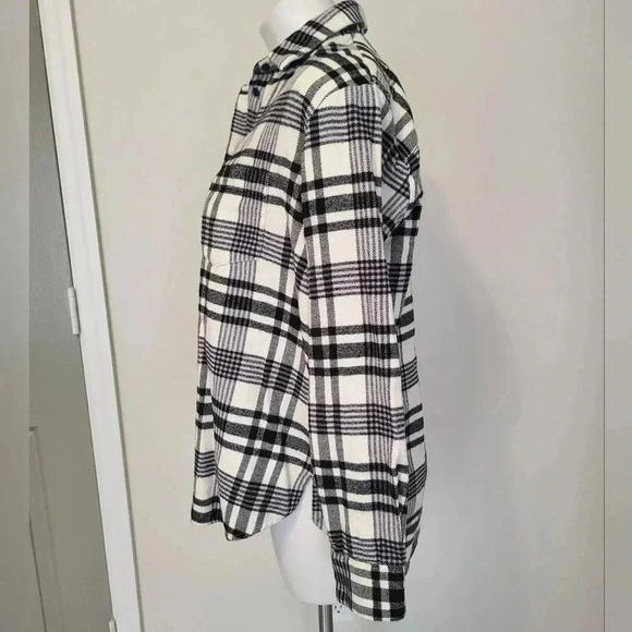 Madewell Flannel Oversized Ex-Boyfriend Shirt in Romana Plaid(S) - Picture 5 of 10